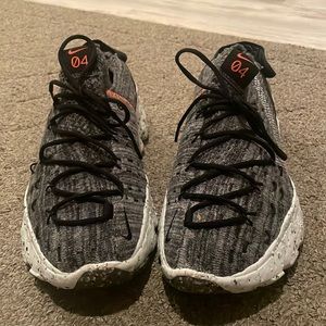 NIKE SPACE HIPPIE 04